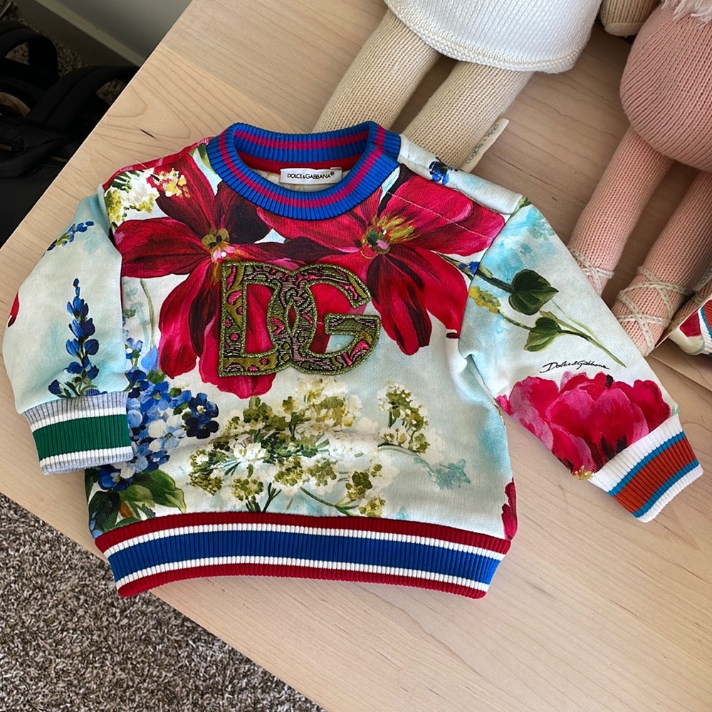 Dolce & Gabbana Kids
floral-print appliqué-logo sweatshirt